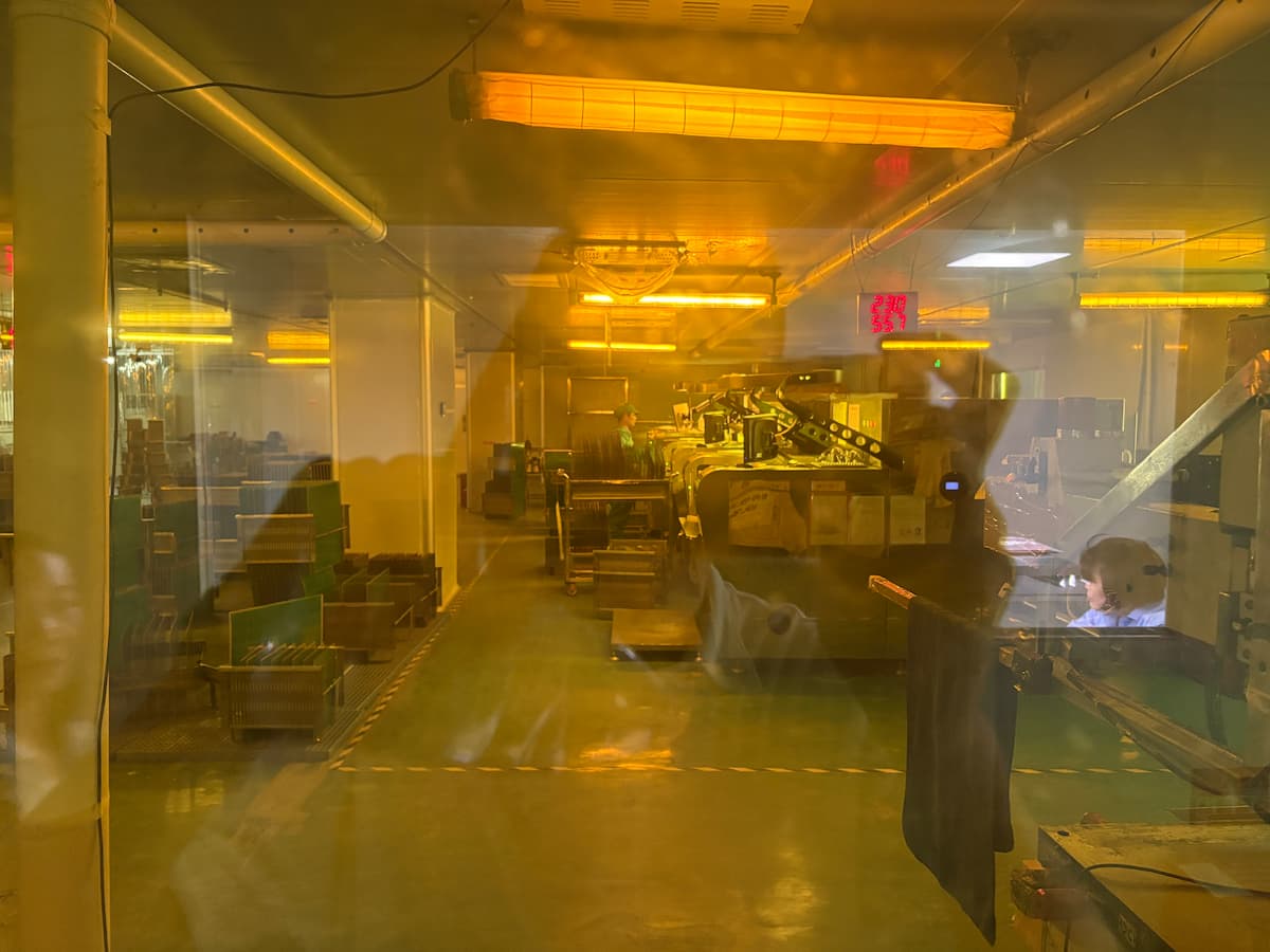 Linked Electronics Co., Limited PCB soldermask coating and curing room